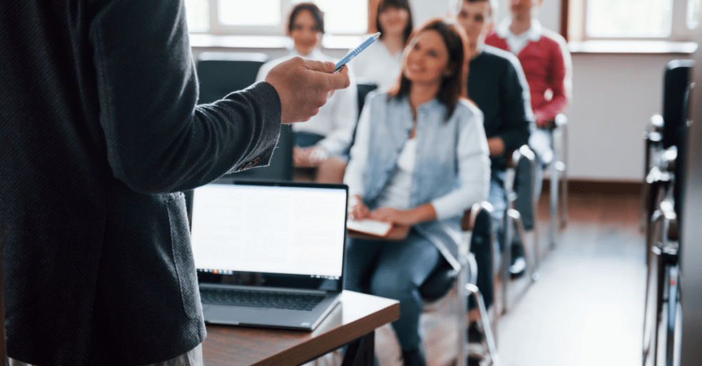 ¿Puede la empresa obligar al trabajador asistir a un curso de formación? - Asega. Asesoría Fiscal y Laboral en Málaga Asega. Asesoría Fiscal y Laboral en Málaga Imagen blog 1